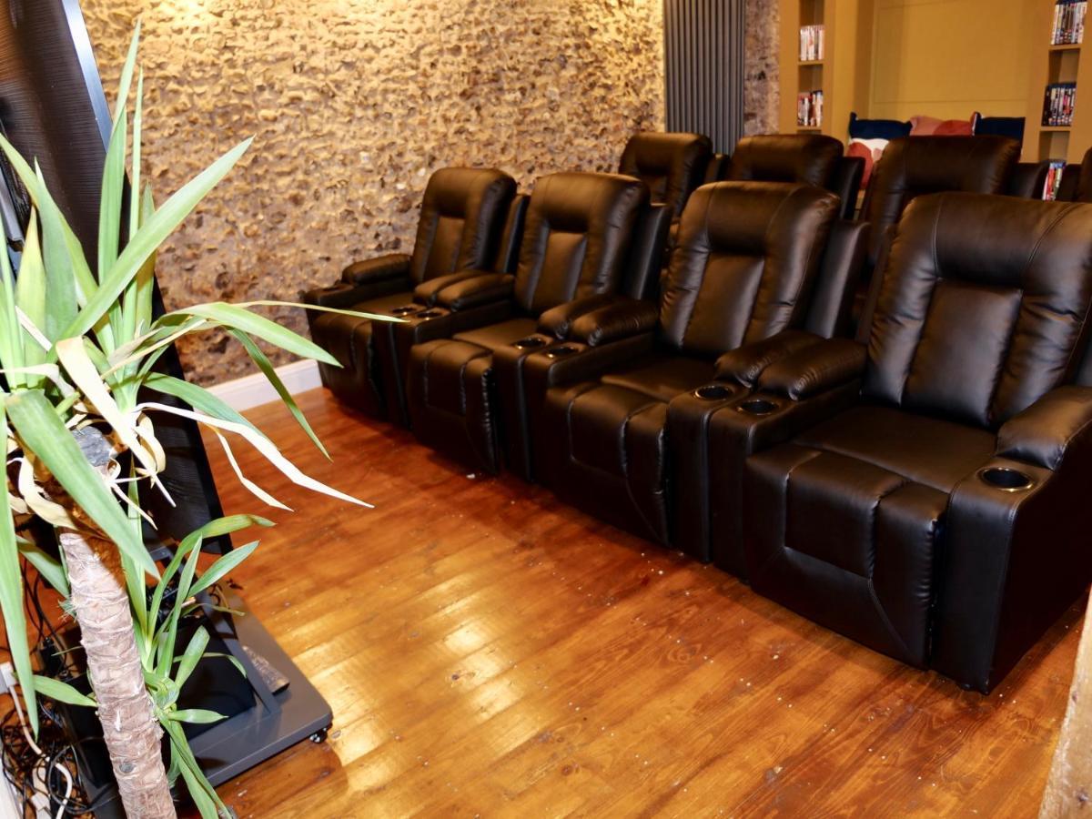 Luxury 9 Bed Manor House Hot Tub Cinema Room Skytv Saffron Walden Exterior photo